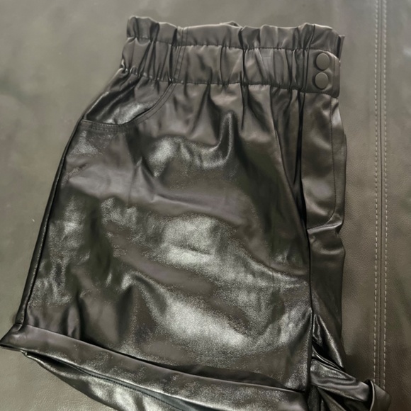 Black pleather short set - Picture 3 of 4